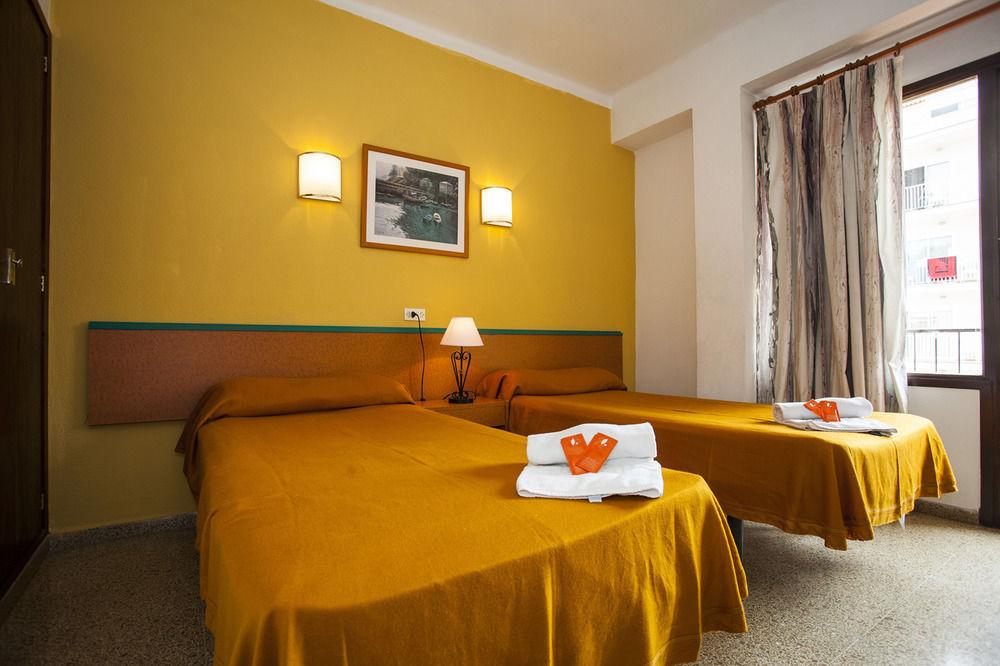 Elegance Playa Arenal III Hostel El Arenal  Bagian luar foto