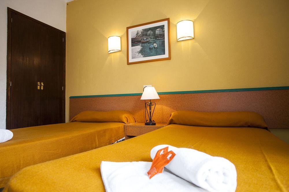 Elegance Playa Arenal III Hostel El Arenal  Bagian luar foto